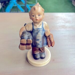 Boots #143 Goebel MI Hummel Vintage Collectible Figurine TMK2 Full Bee (Germany)